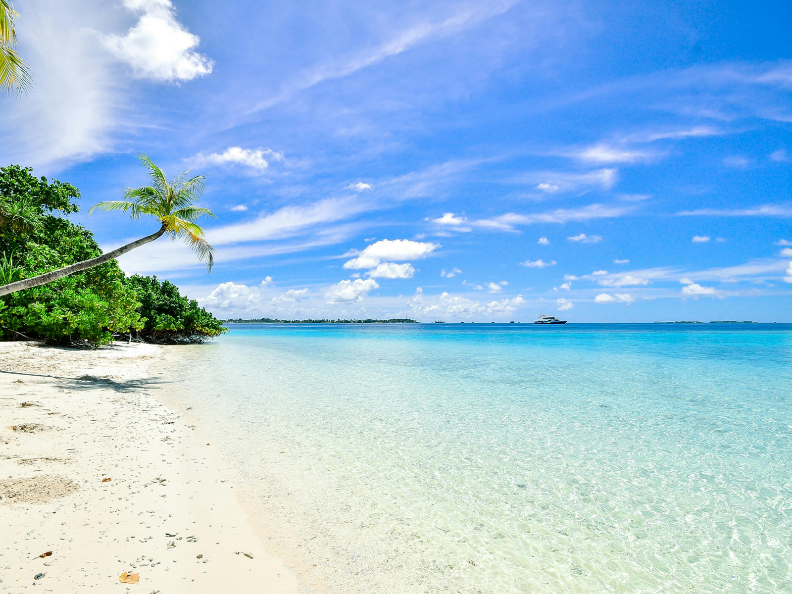 Explore more about the LuxeFloat floating dock for jet ski to elevate your water adventures.